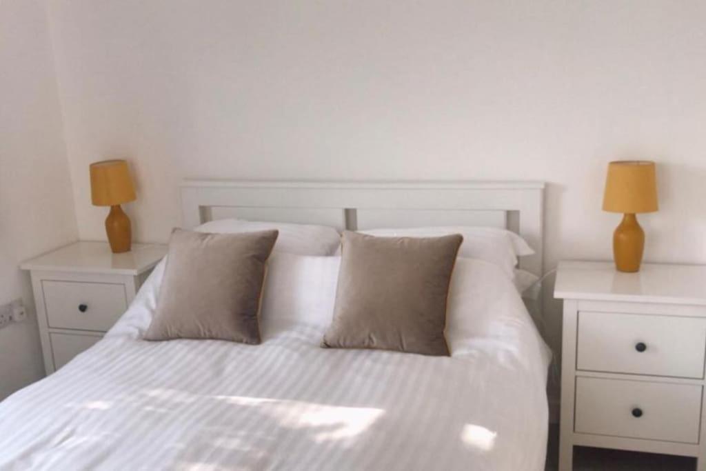 Dingley Dell - Superb Location For Truro In Private Accommodation Perranwell Eksteriør billede