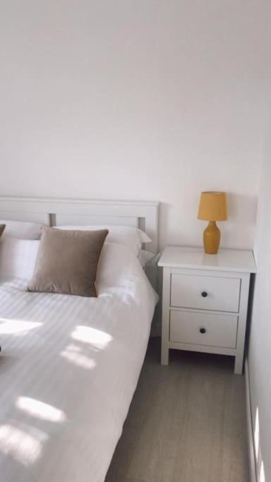 Dingley Dell - Superb Location For Truro In Private Accommodation Perranwell Eksteriør billede